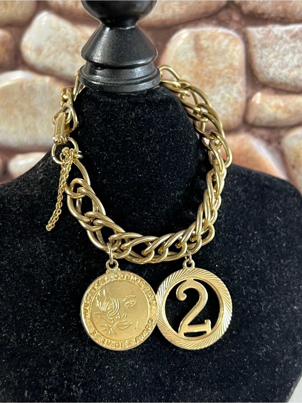 vintage charm bracelet great condition as is No return